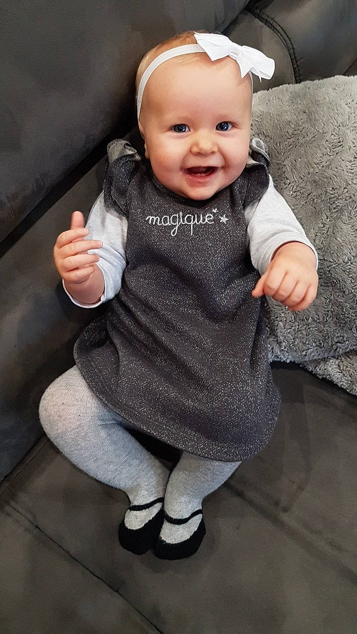 Keylia a rejoint le concours — aidez-le/la à gagner de superbes lots ! boy, child, cool, girl, head, headgear, human, infant, joy, outerwear, person, product, sitting, smile, standing, textile, toddler