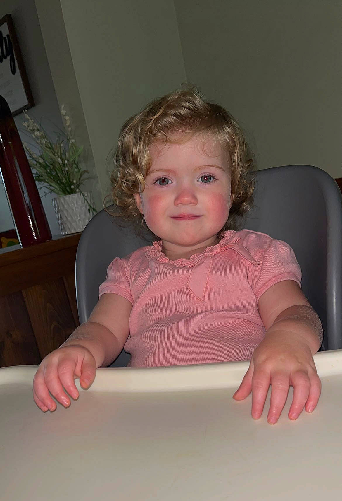 Zeplyn is registered to the contest to win money with this photo: baby, baby_toddler_clothing, cheek, child, comfort, elbow, fun, houseplant, joy, lip, person, plant, room, sitting, sleeve, t_shirt, toddler, wood