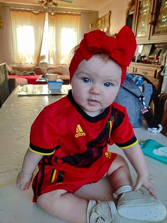 Noelya a rejoint le concours — aidez-le/la à gagner de superbes lots ! baby, baby_toddler_clothing, child, curtain, event, flooring, fun, hat, human_leg, knee, leg, person, shoe, shorts, sleeve, sock, thigh, toddler, walking_shoe, white