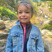 Séréna participe au concours pour gagner de l'argent avec cette photo : child, smiling, denim_jacket, outdoor, nature, waterfall, rocks, stream, greenery, trees, people, happy, portrait, casual_clothing, adventure, daylight, exploring, forest, young_girl, travel