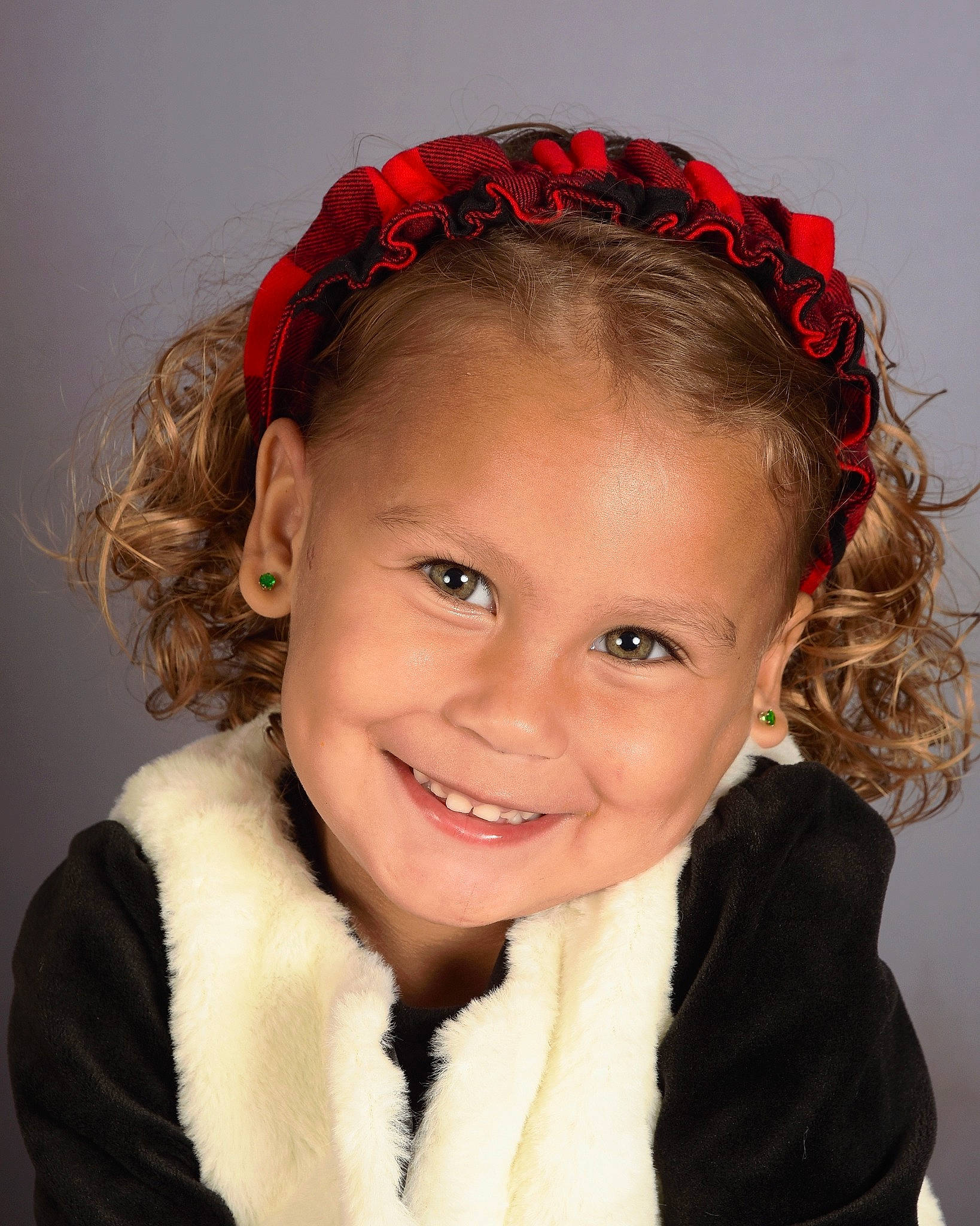 Gracyn joined the competition — help win amazing prizes! beauty, cheek, chin, ear, eyebrow, eyelash, flash_photography, forehead, hair, hairstyle, happy, headgear, headpiece, iris, joy, lip, organ, person, sleeve, smile