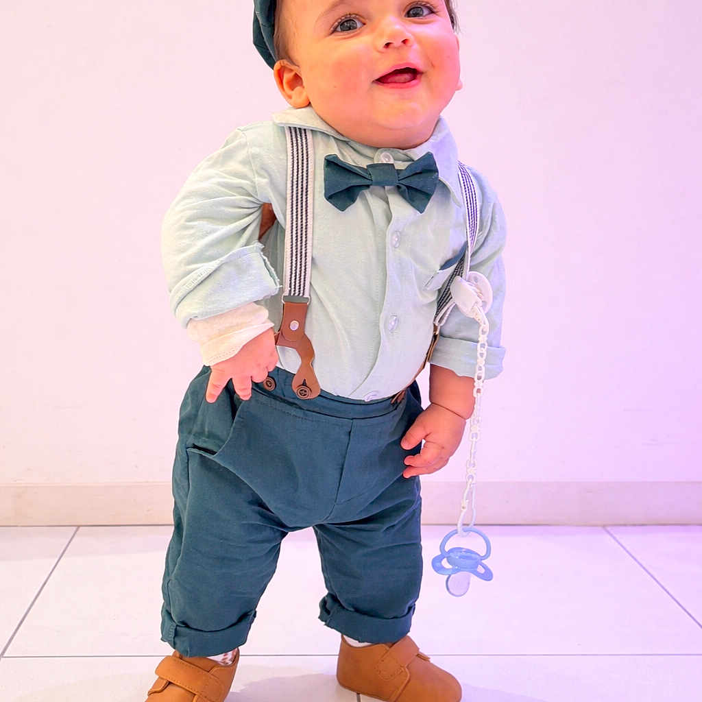 Soulaymane a rejoint le concours — aidez-le/la à gagner de superbes lots ! toddler, child, baby, standing, clothing, suspenders, bow_tie, cap, pacifier, floor, tile, shoes, cute, smiling, indoors, fashion, portrait, person, happy, accessory