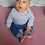 Soan a rejoint le concours — aidez-le/la à gagner de superbes lots ! baby, bed, bedroom, bodypart, clothing, couch, crawling, cushion, face, finger, furniture, hand, head, homedecor, jeans, pants, person, photography, portrait, sitting
