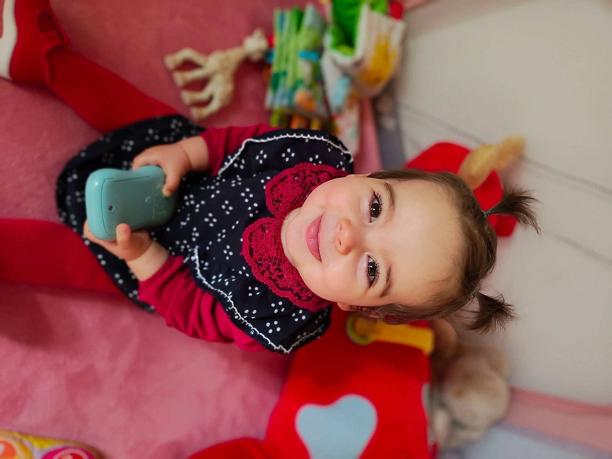 Stylia participe au concours pour gagner de l'argent avec cette photo : baby, baby_toddler_clothing, cheek, child, event, fashion_accessory, fun, hair_accessory, happy, joy, leisure, magenta, party, pattern, person, pink, red, room, skin, smile
