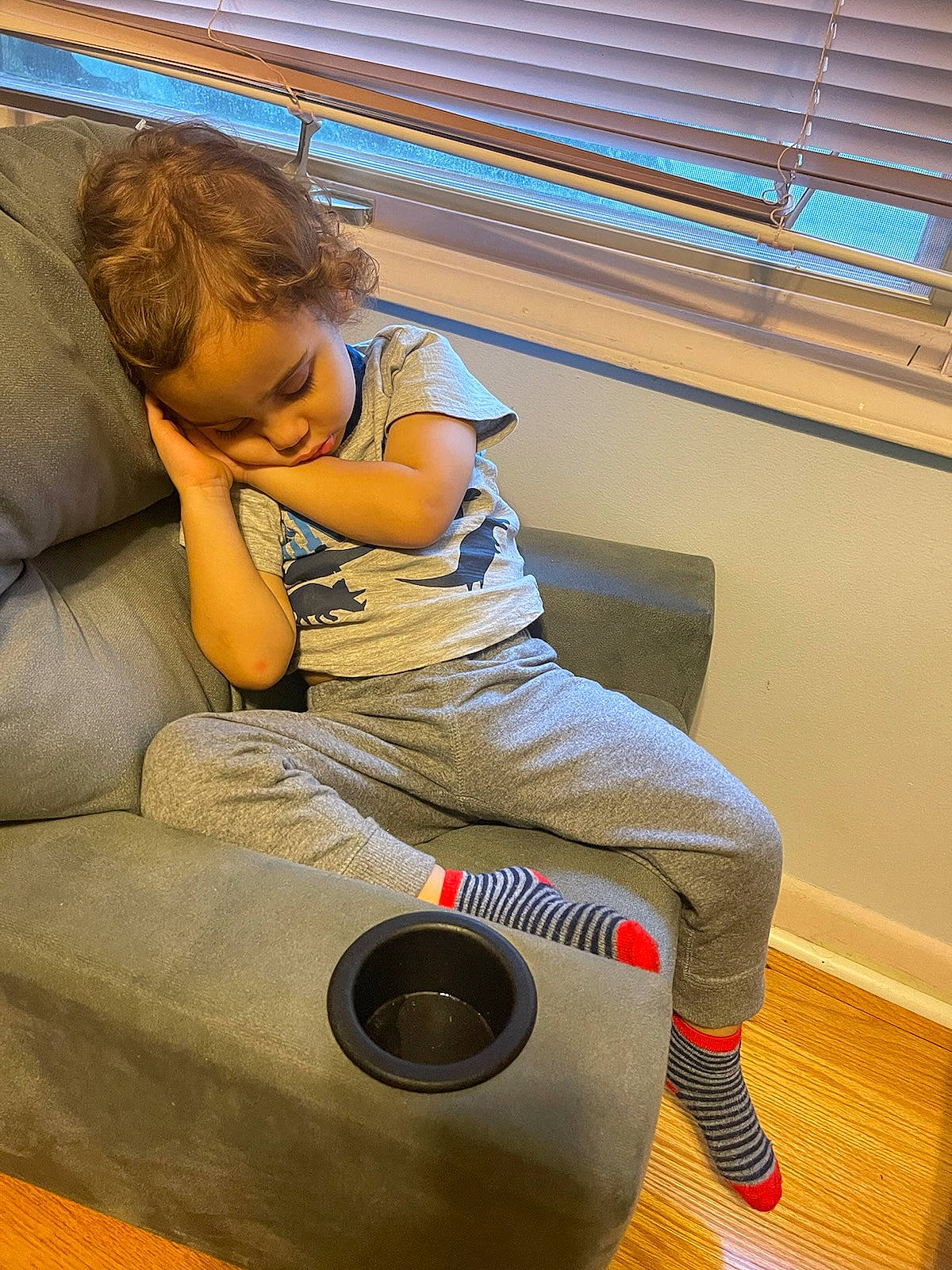 Ocean is registered to the contest to win money with this photo: arm, boot, comfort, elbow, floor, flooring, fun, gas, human_body, human_leg, knee, leg, leisure, person, plumbing_fixture, sitting, sneakers, stairs, t_shirt, thigh