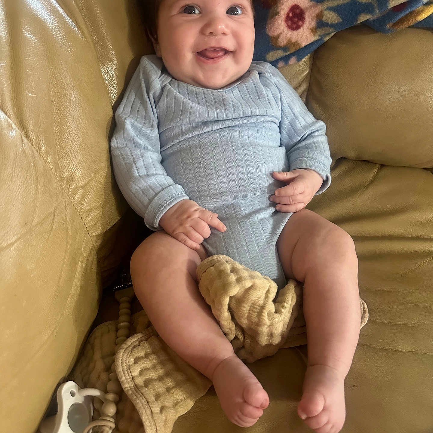 Bowdyn is registered to the contest to win money with this photo: baby, blanket, bodypart, clothing, couch, cushion, face, finger, furniture, hand, happy, head, homedecor, newborn, pants, person, photography, portrait, sitting, smile