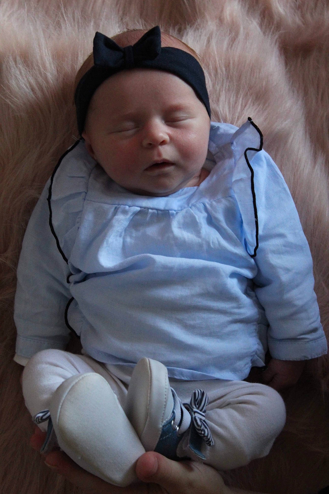 Liyana participe au concours pour gagner de l'argent avec cette photo : baby, cheek, child, person, sitting, toddler