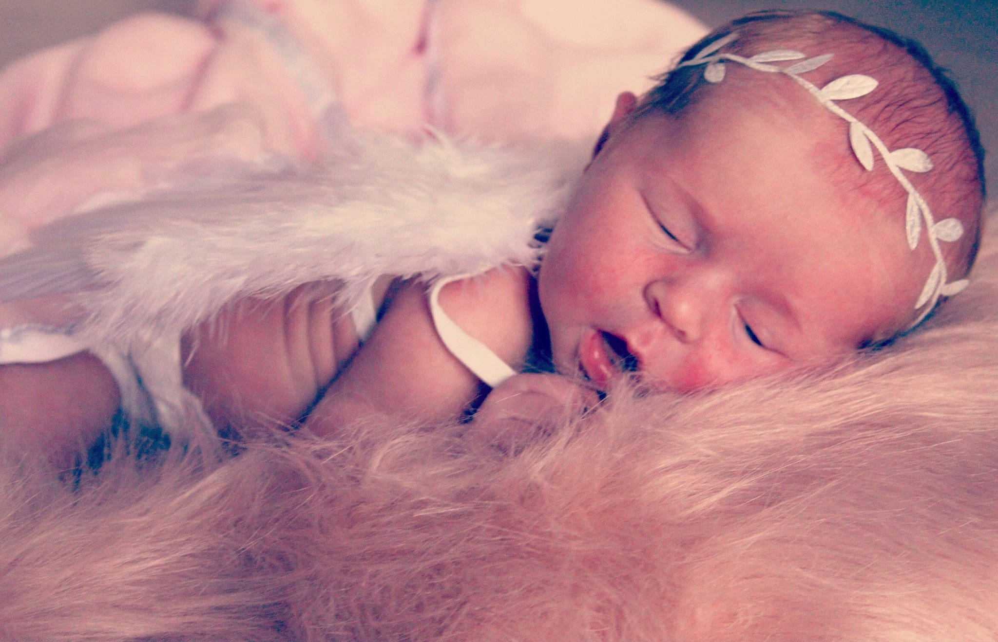 Liyana a rejoint le concours — aidez-le/la à gagner de superbes lots ! baby, beauty, cheek, child, cloud, ear, eye, eyebrow, face, fur, hand, head, lip, love, mouth, nose, person, pink, skin, sky