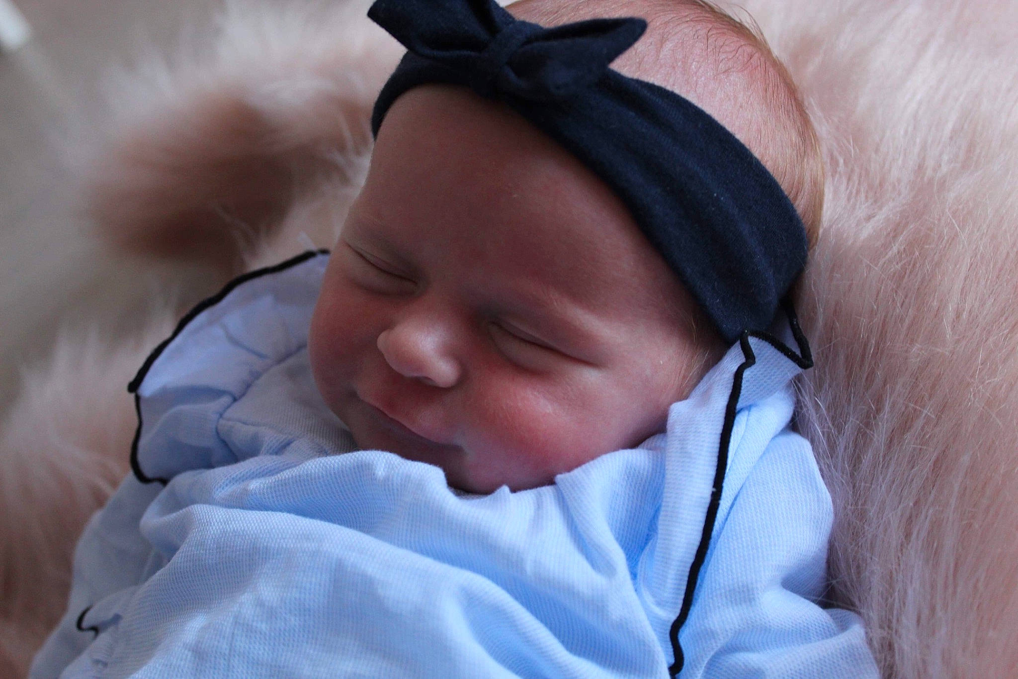 Liyana participe au concours pour gagner de l'argent avec cette photo : baby, baby_sleeping, bedtime, birth, cheek, child, ear, face, forehead, head, headband, nap, nose, person, skin, sleep, toddler