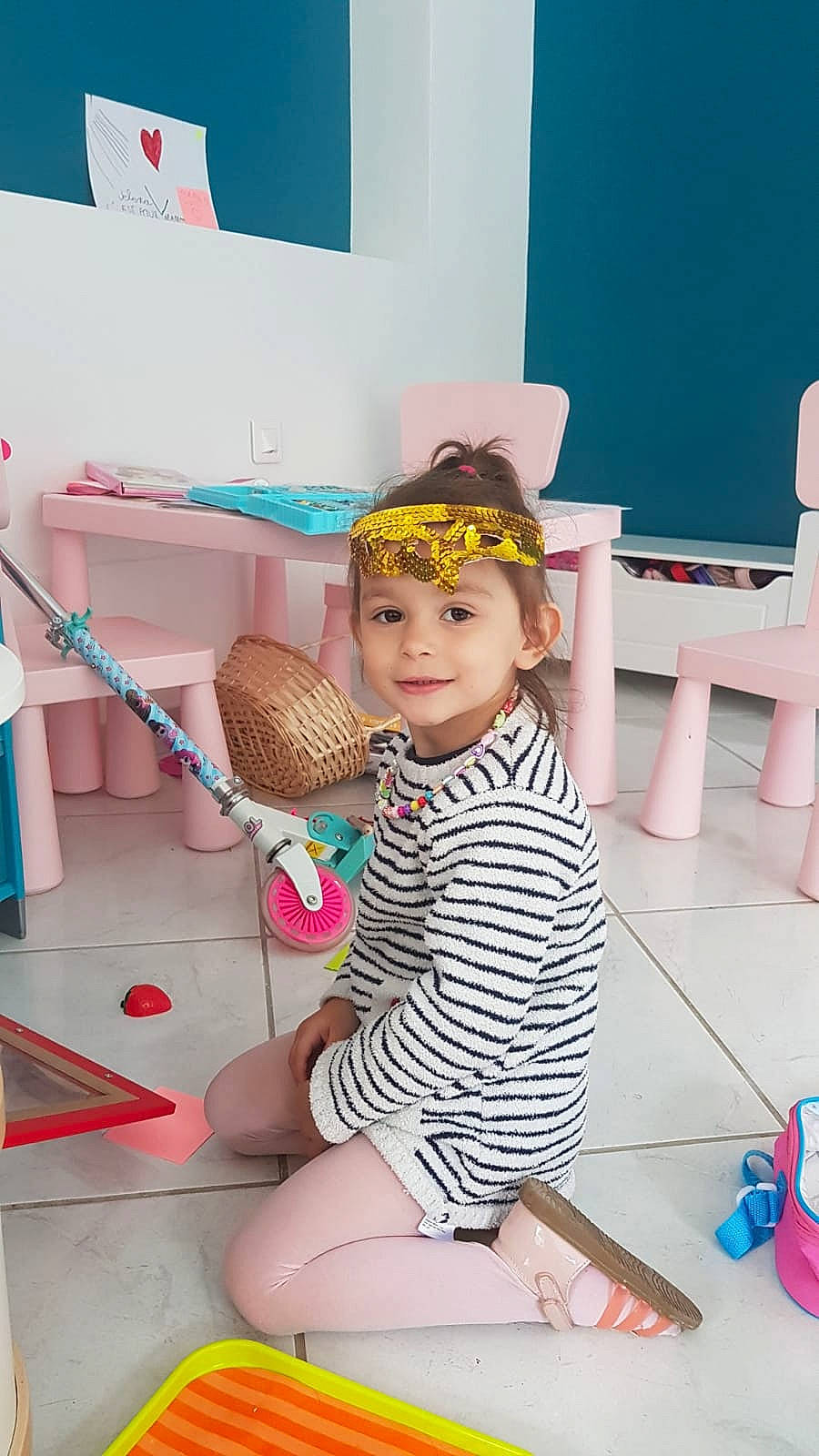Laïya a rejoint le concours — aidez-le/la à gagner de superbes lots ! baby, child, headwear, joy, person, pink, play, room, toddler