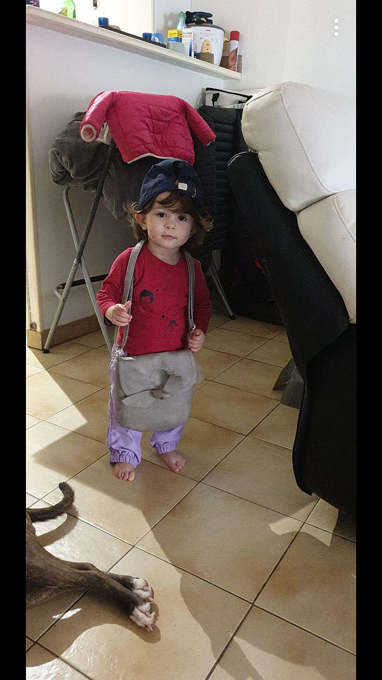 Laïya a rejoint le concours — aidez-le/la à gagner de superbes lots ! child, floor, flooring, leg, person, toddler