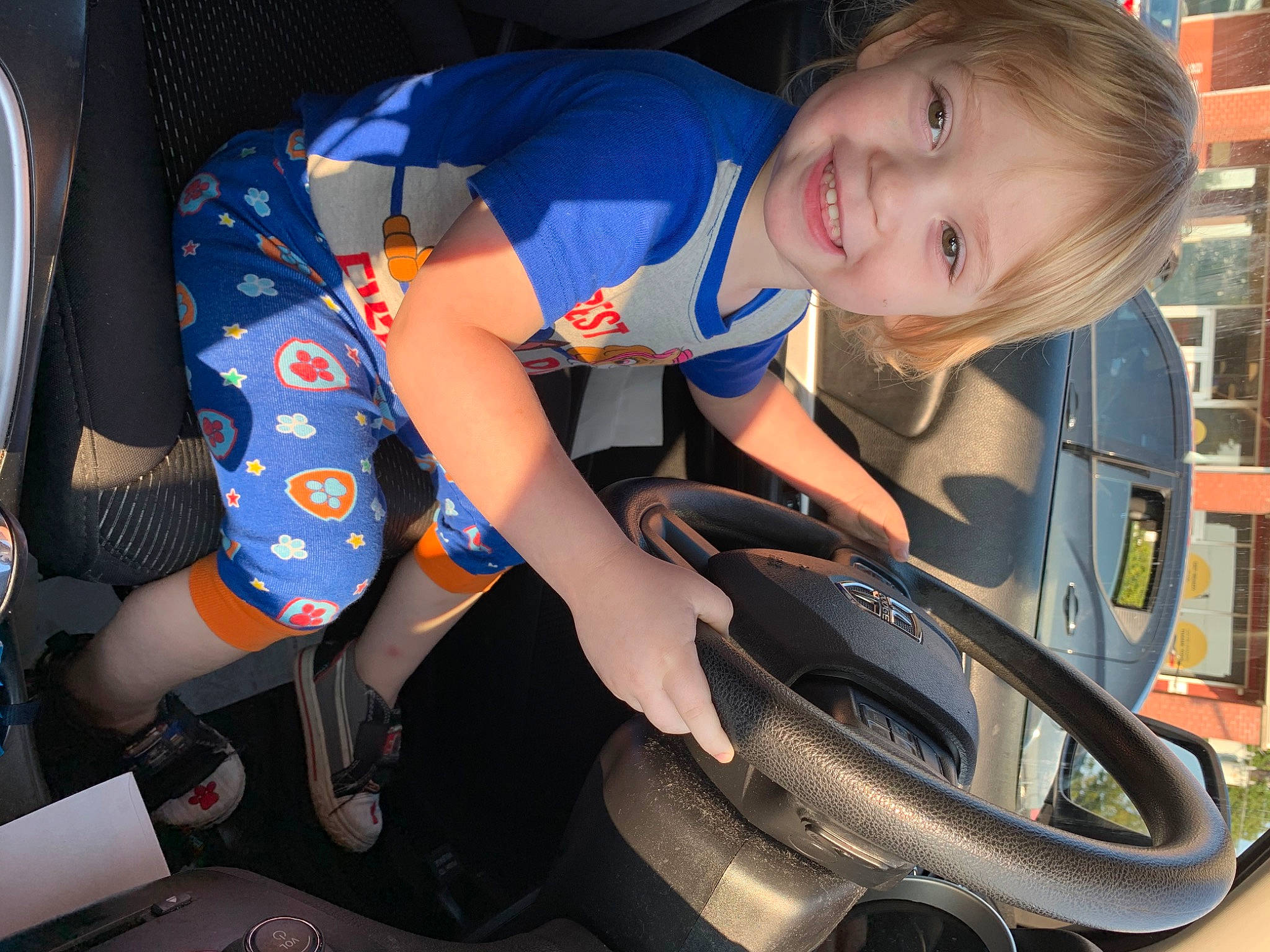 Benjamin is registered to the contest to win money with this photo: auto_part, automotive_design, automotive_exterior, automotive_lighting, automotive_tire, automotive_wheel_system, bumper, car, car_seat, electric_blue, human_leg, joy, leg, motor_vehicle, person, smile, thigh, tire, toddler, vehicle