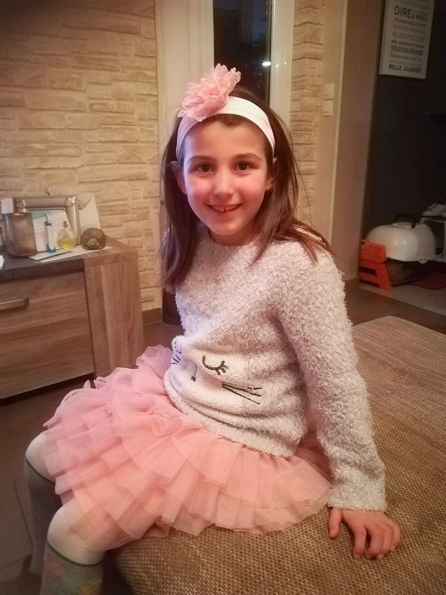 Lilou participe au concours pour gagner de l'argent avec cette photo : child, costume, day, girl, hair, hair_accessory, headgear, headpiece, headwear, human_hair_color, joy, pattern, person, pink, product, skin, textile, toddler