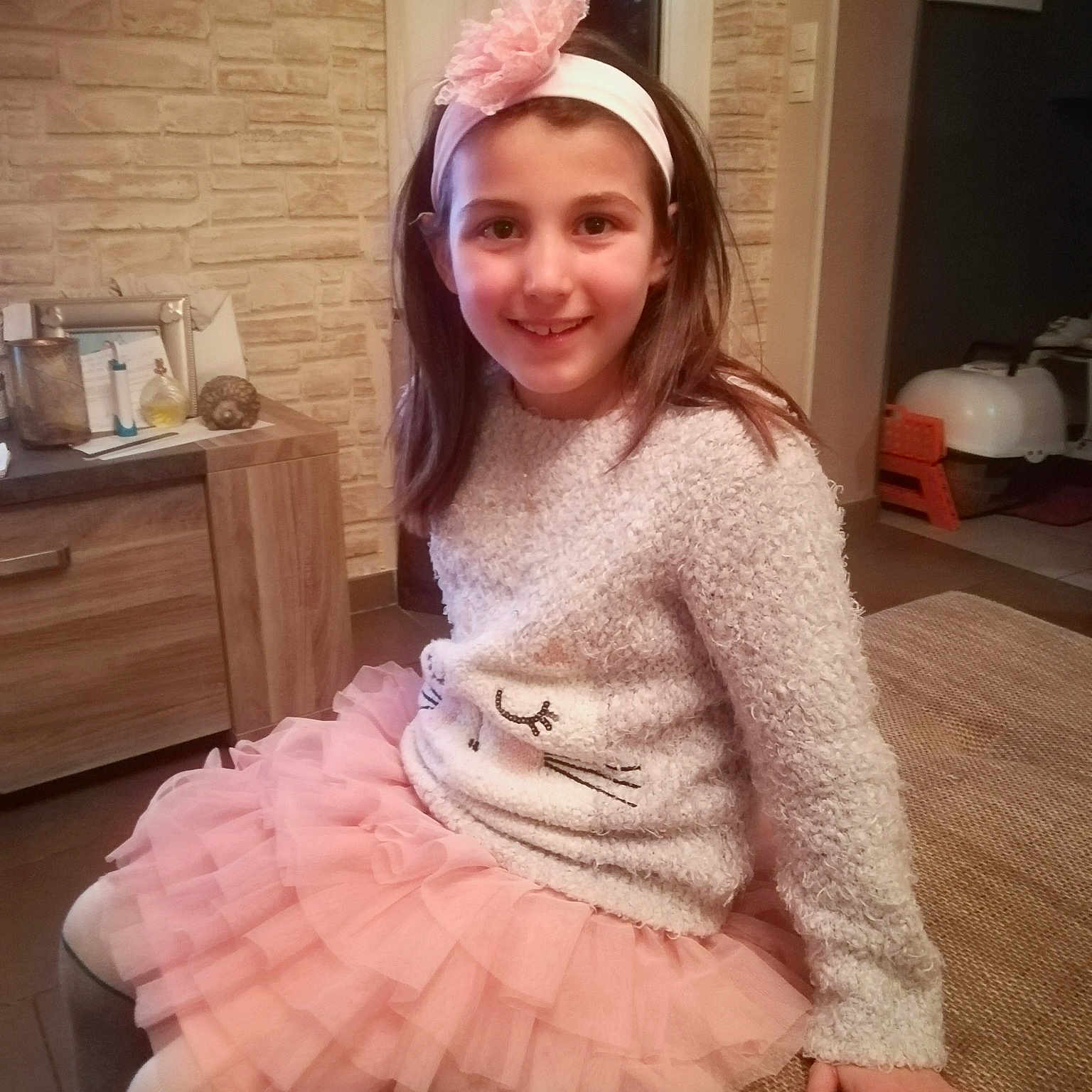 Lilou participe au concours pour gagner de l'argent avec cette photo : child, costume, day, girl, hair, hair_accessory, headgear, headpiece, headwear, human_hair_color, joy, pattern, person, pink, product, skin, textile, toddler