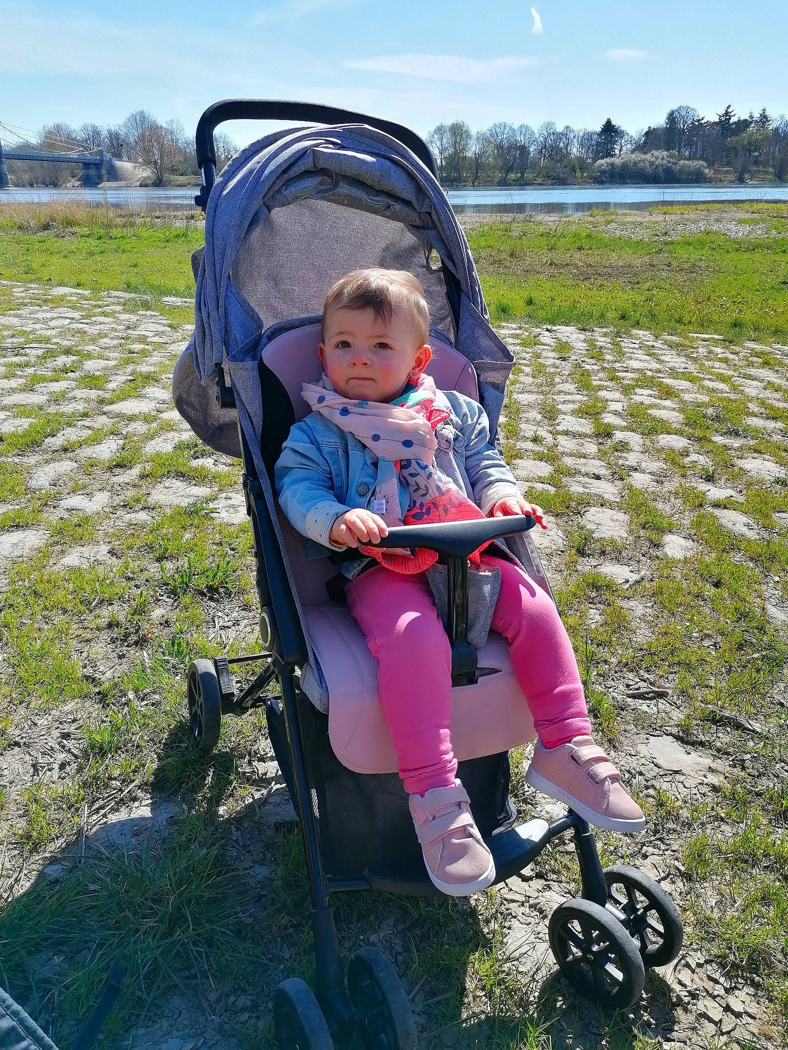 Kellya participe au concours pour gagner de l'argent avec cette photo : baby_carriage, baby_products, baby_toddler_clothing, child, cloud, comfort, fun, grass, grassland, leisure, people_in_nature, person, personal_protective_equipment, plant, product, recreation, sky, tire, toddler, tree