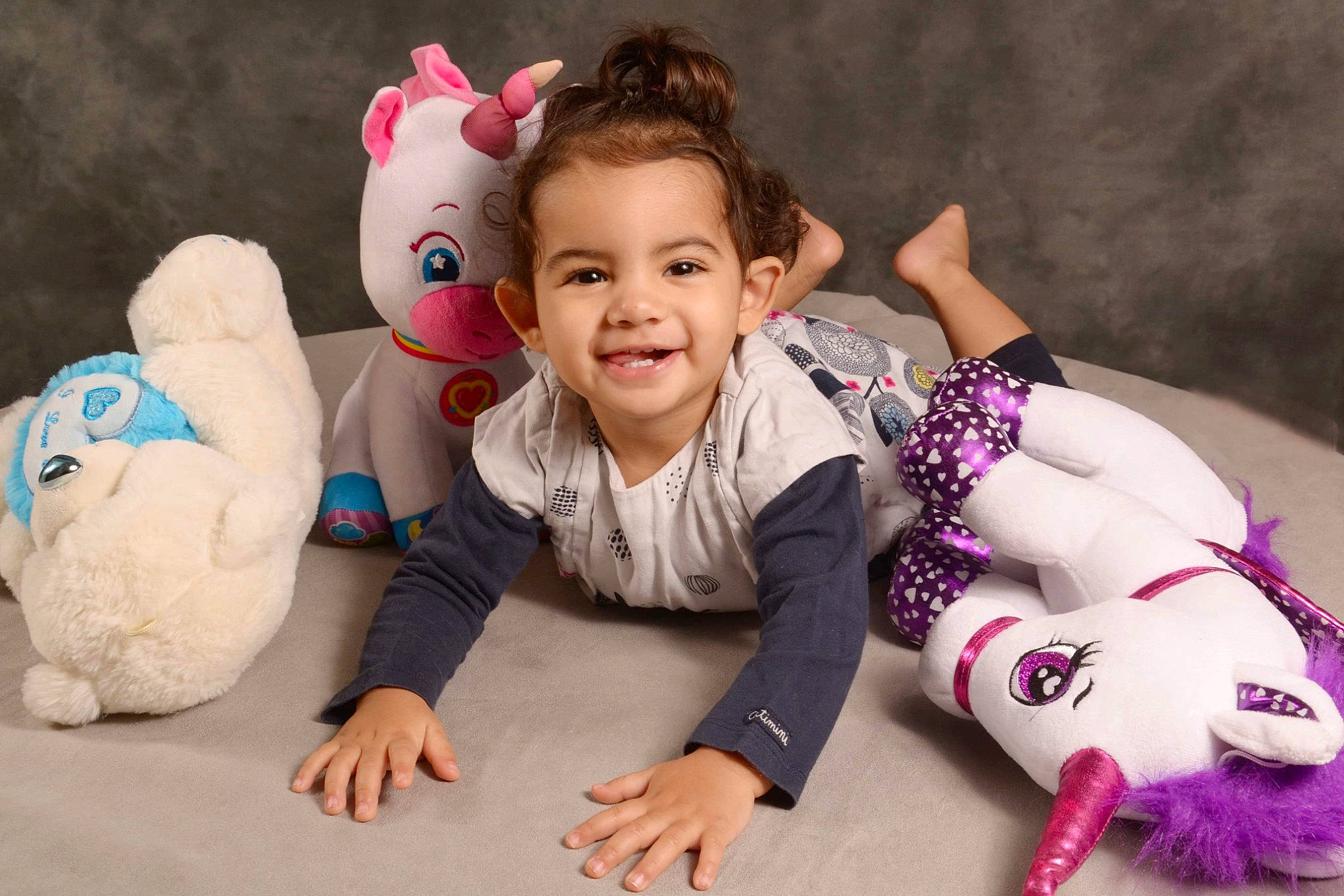 Lila a rejoint le concours — aidez-le/la à gagner de superbes lots ! baby, child, ear, fun, joy, leg, person, pink, play, plush, purple, sitting, skin, smile, stuffed_toy, teddy_bear, textile, toddler, toy