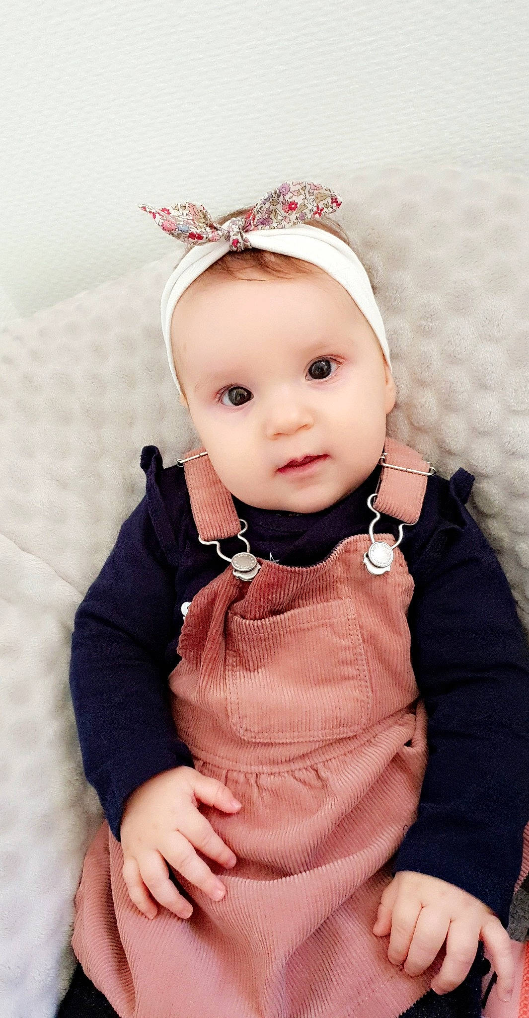Cassie a rejoint le concours — aidez-le/la à gagner de superbes lots ! baby, baby_toddler_clothing, beauty, cheek, child, child_model, ear, fashion_accessory, hair_accessory, head, headband, headgear, headpiece, lip, outerwear, person, pink, product, skin, sleeve