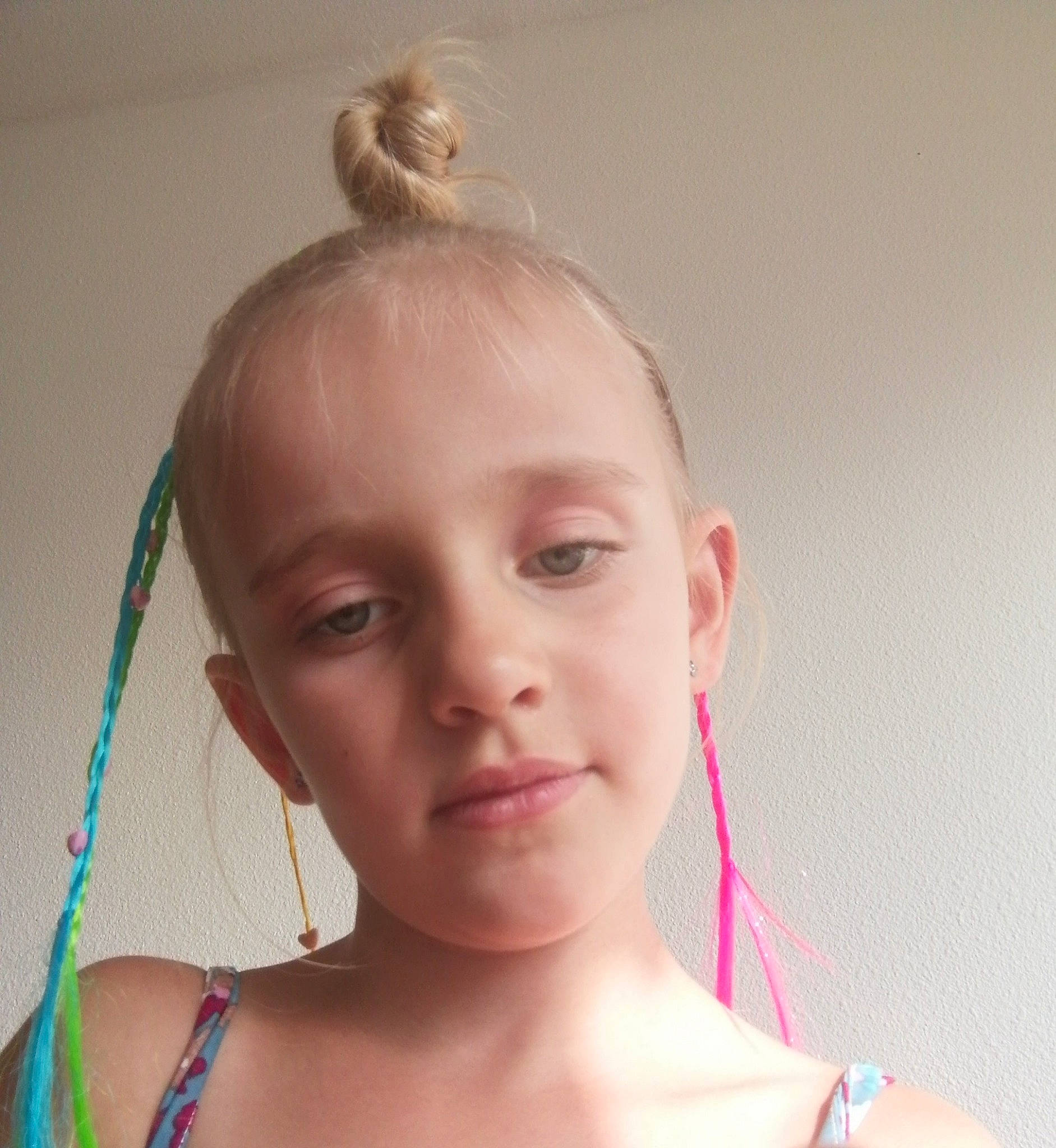 Catarina a rejoint le concours — aidez-le/la à gagner de superbes lots ! cheek, chest, chin, ear, eye, eyebrow, eyelash, face, forehead, hair, happy, head, headgear, iris, lip, neck, nose, person, shoulder, skin