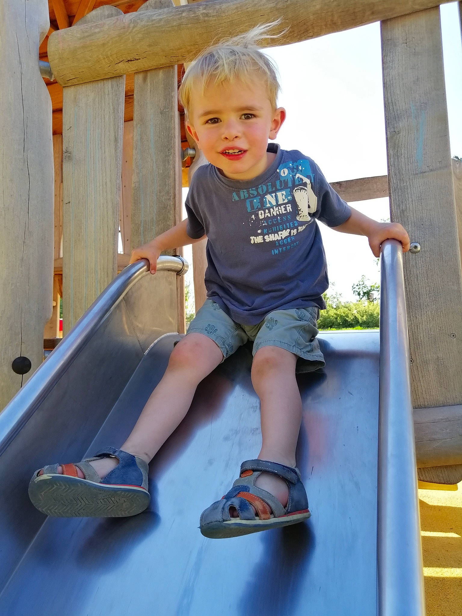 Nolan participe au concours pour gagner de l'argent avec cette photo : child, fun, joy, outdoor_play_equipment, person, play, playground, recreation, toddler
