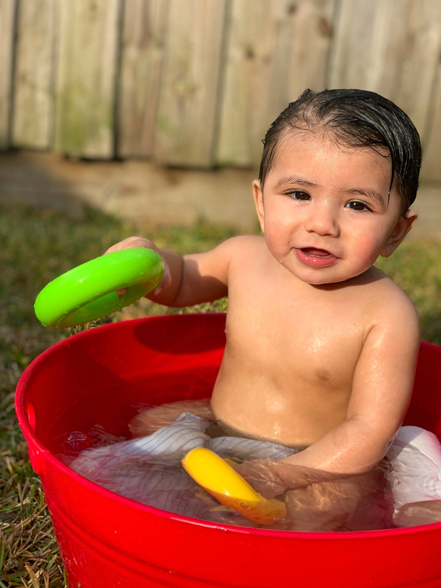Rocky is registered to the contest to win money with this photo: baby, baby_bathing, baby_products, barechested, bath_toy, bathing, bucket, child, fluid, person, plastic, stomach, toddler, toe