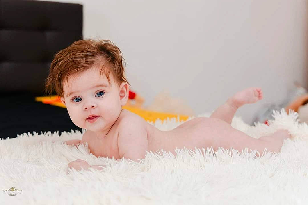 Sophia-maria a rejoint le concours — aidez-le/la à gagner de superbes lots ! arm, baby, baby_toddler_clothing, barefoot, chest, child, comfort, eye, flash_photography, floor, flooring, fun, hair, hand, happy, human_body, leg, person, skin, stomach