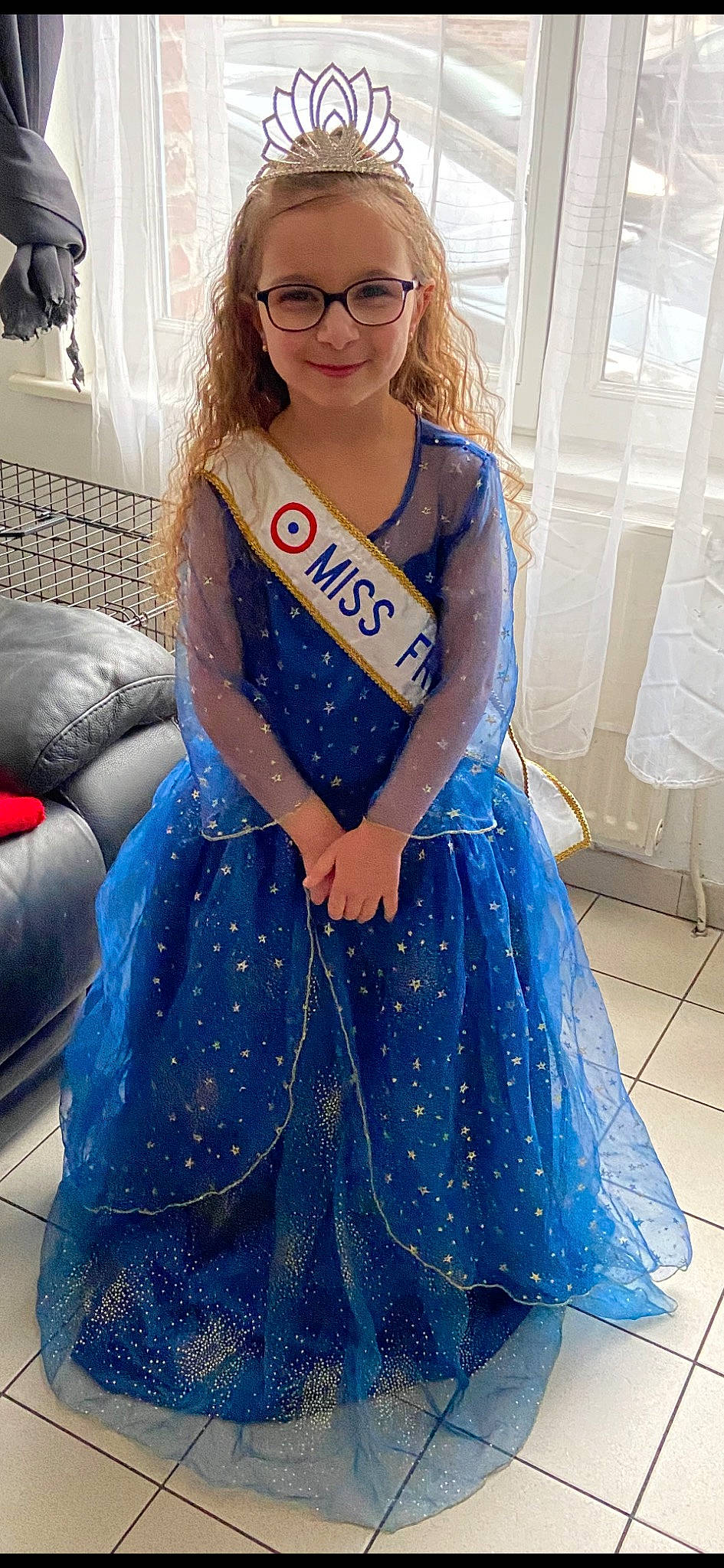 Emy a rejoint le concours — aidez-le/la à gagner de superbes lots ! azure, black_hair, clothing, cool, day_dress, dress, eyewear, fashion_design, formal_wear, glasses, hairstyle, joy, one_piece_garment, person, photograph, shoulder, skin, sleeve, smile, vision_care