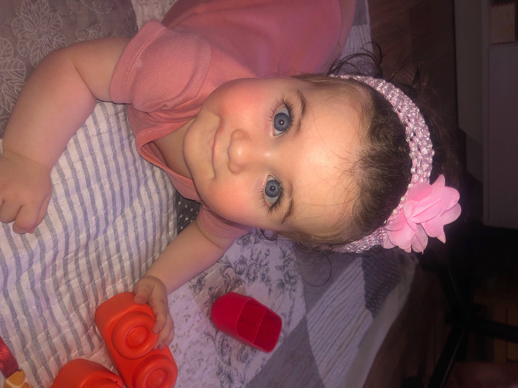 Alya a rejoint le concours — aidez-le/la à gagner de superbes lots ! cheek, ear, eye, eyebrow, eyelash, facial_expression, forehead, hairstyle, head, human, iris, joy, lip, mammal, mouth, nose, person, pink, product, skin