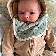 Lyvano a rejoint le concours — aidez-le/la à gagner de superbes lots ! baby, infant, clothing, bib, hoodie, patterned_pants, socks, cushion, blanket, face, expression, indoors, person, newborn, cute, soft_texture, lying_down, child, cozy, warm