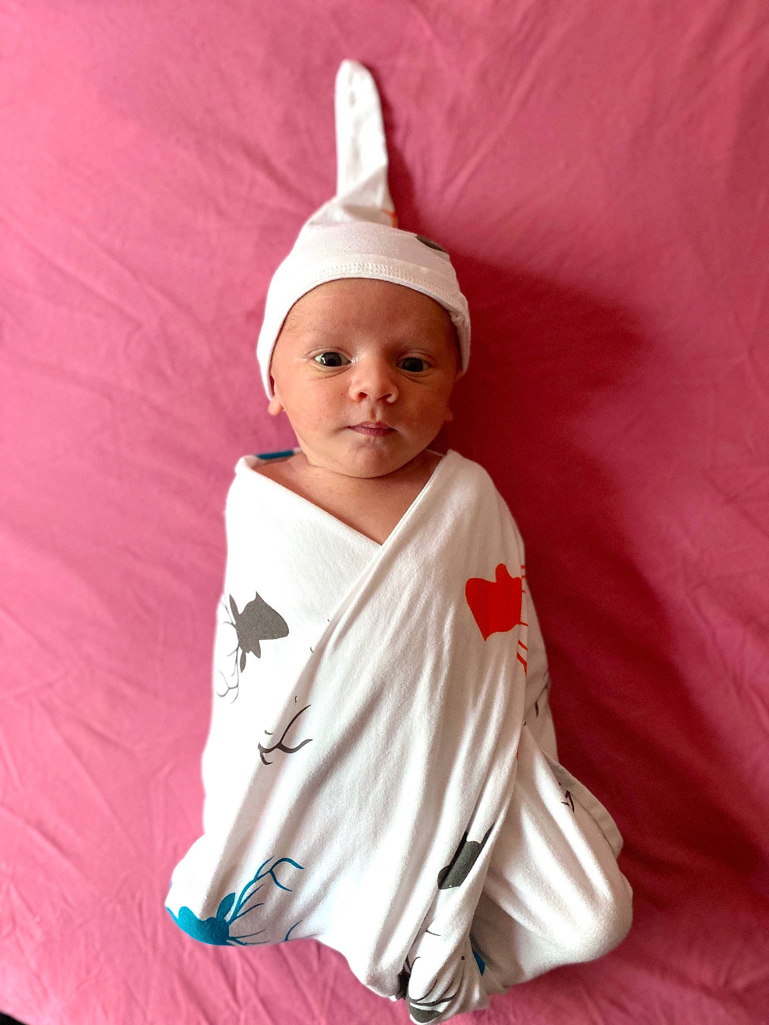 Charly participe au concours pour gagner de l'argent avec cette photo : baby, baby_products, baby_sleeping, baby_toddler_clothing, cap, carmine, child, comfort, costume_hat, event, fashion_accessory, fictional_character, happy, headwear, human_body, linens, magenta, person, pink, sleeve