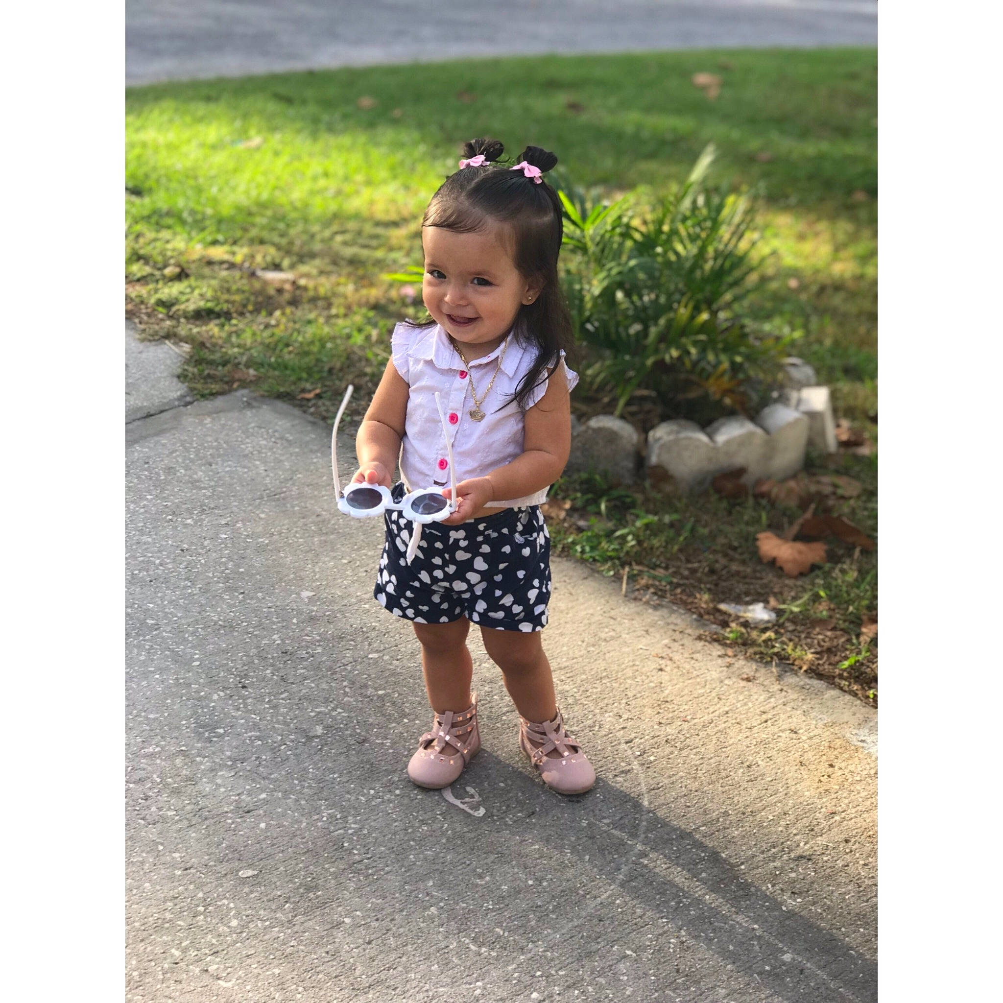 Analia is registered to the contest to win money with this photo: baby, beauty, child, design, dress, flower, footwear, joy, morning, pattern, person, plant, play, shoe, smile, snapshot, summer, t_shirt, toddler, vacation