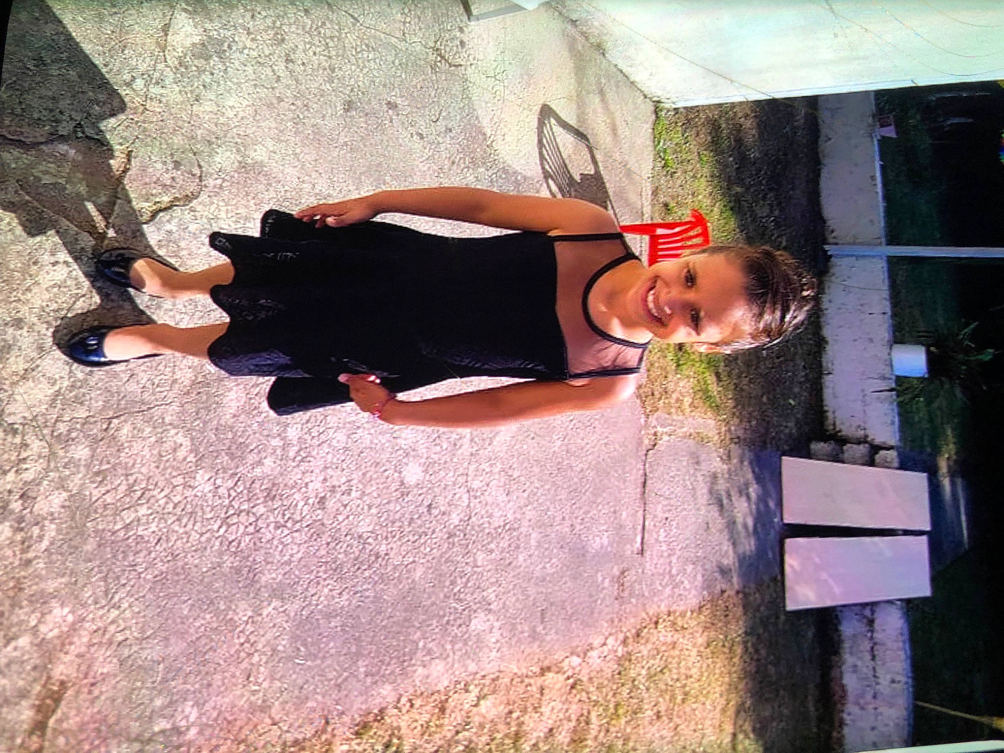 Maylys a rejoint le concours — aidez-le/la à gagner de superbes lots ! concrete, cool, elbow, eyewear, flooring, fun, happy, hat, human_leg, joy, knee, leisure, person, shadow, shorts, smile, t_shirt, thigh, tints_and_shades, vacation