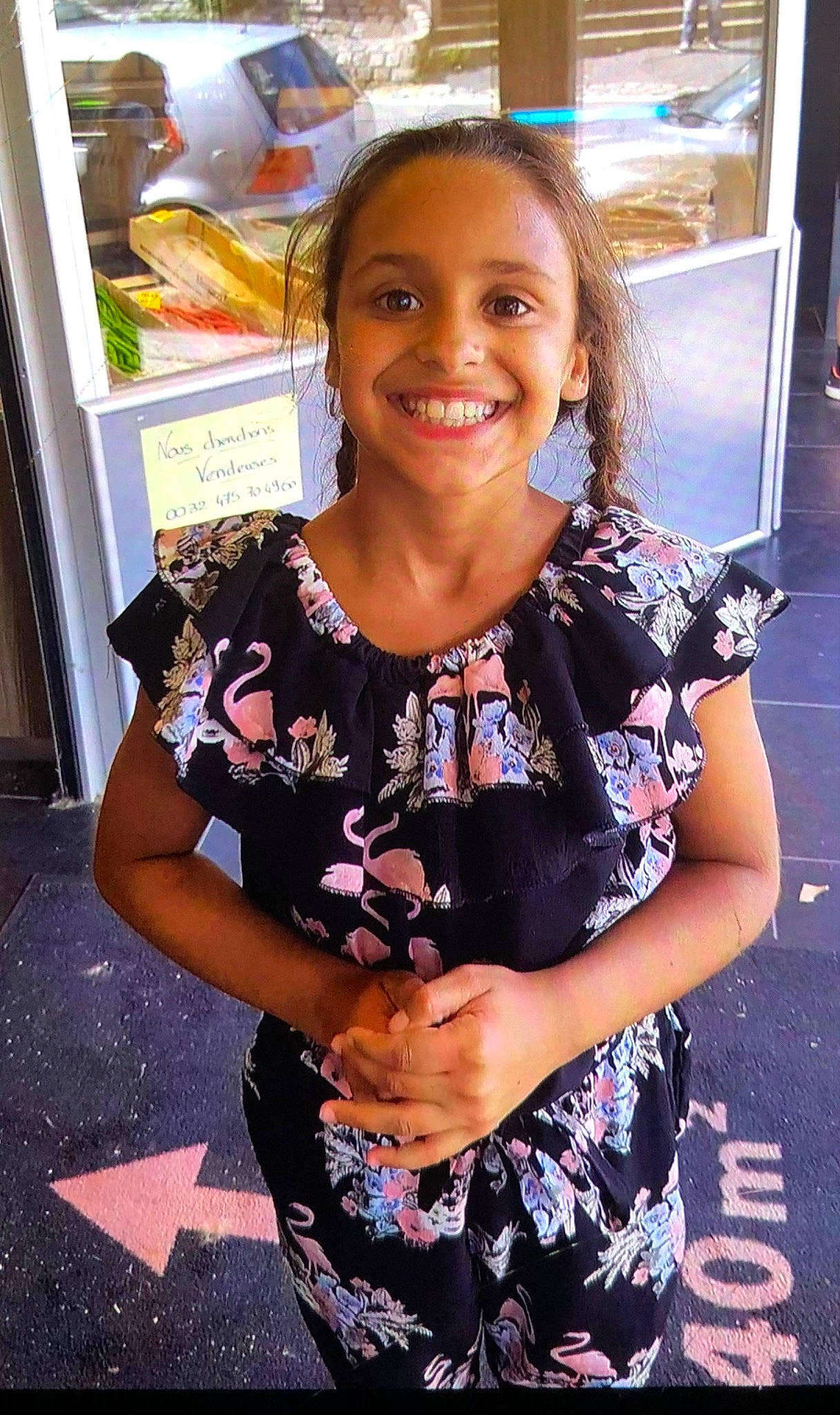 Maylys a rejoint le concours — aidez-le/la à gagner de superbes lots ! blond, child, dress, event, eye, face, facial_expression, fashion_design, fun, hair, happy, head, jewellery, joy, necklace, pattern, person, skin, sleeve, smile