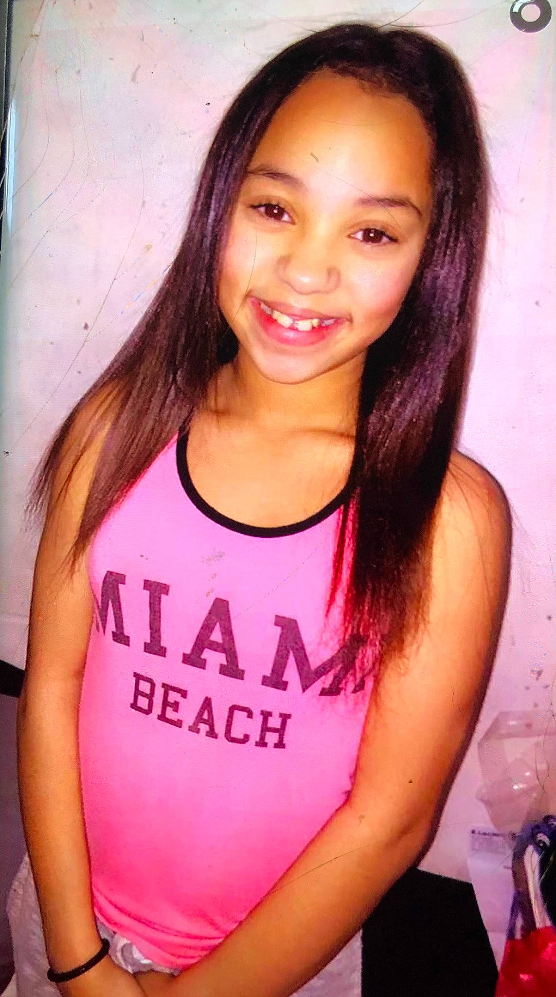 Thaïs a rejoint le concours — aidez-le/la à gagner de superbes lots ! arm, cheek, chin, eyebrow, eyelash, face, flash_photography, forehead, hair, hairstyle, happy, joint, joy, lip, mouth, neck, organ, person, shoulder, skin