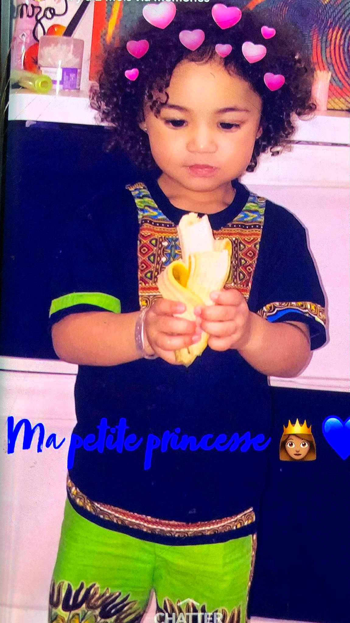 Louna participe au concours pour gagner de l'argent avec cette photo : arm, clothing, electric_blue, fashion, fashion_design, finger, fruit, fun, hand, happy, headpiece, magenta, organ, party_supply, people, person, petal, pink, purple, t_shirt