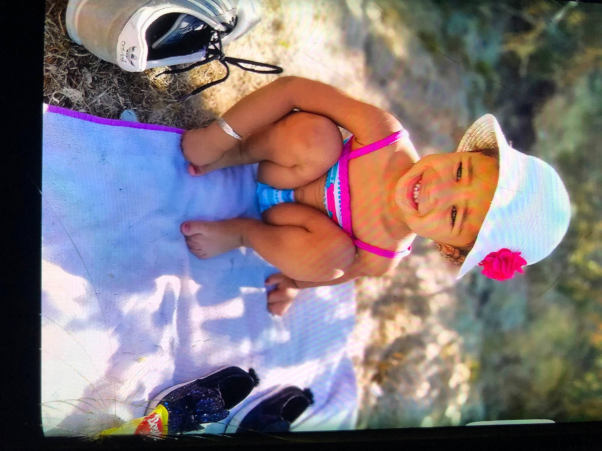 Louna a rejoint le concours — aidez-le/la à gagner de superbes lots ! abdomen, brassiere, chest, electric_blue, event, flash_photography, fun, happy, hat, headwear, joy, leisure, lingerie, navel, person, pink, recreation, smile, swimsuit_top, swimwear