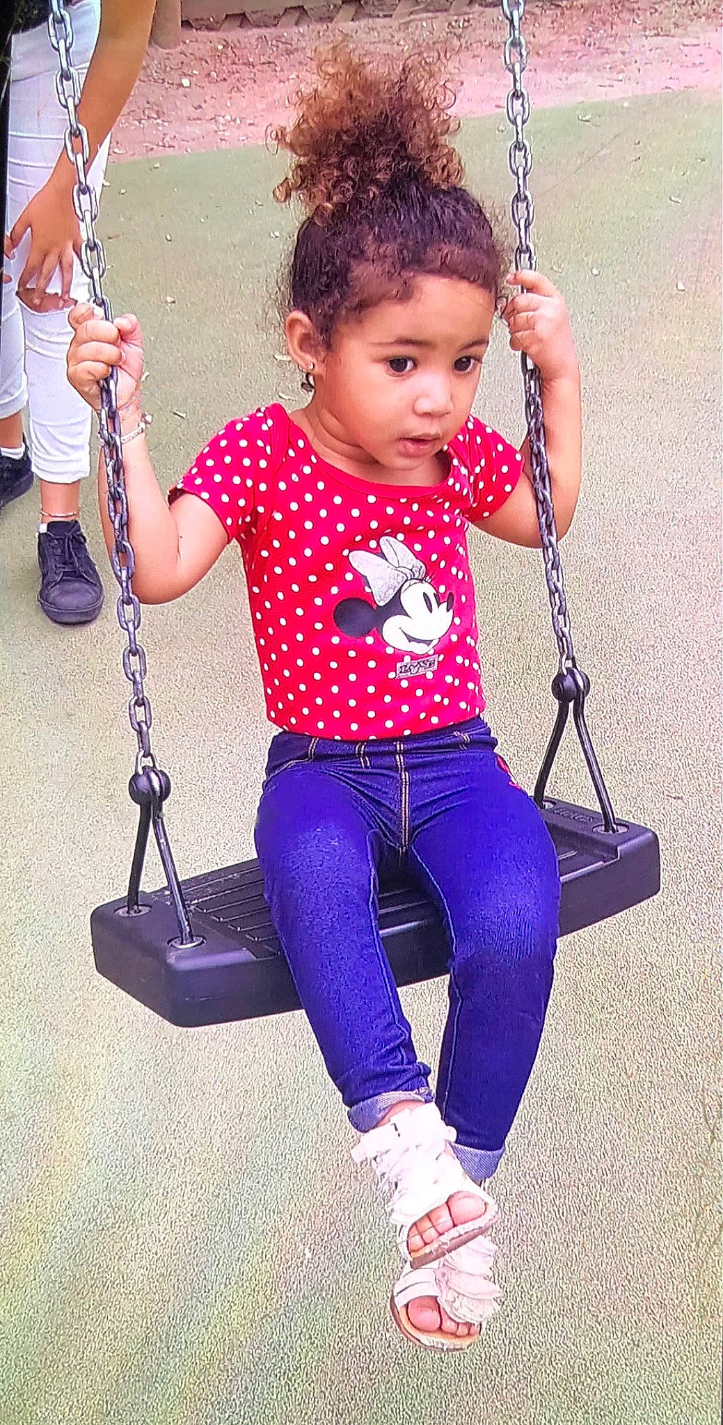 Louna a rejoint le concours — aidez-le/la à gagner de superbes lots ! arm, baby_toddler_clothing, beauty, black, clothing, happy, leisure, magenta, person, photograph, pink, purple, red, shoe, shorts, sleeve, sneakers, swing, t_shirt, toddler