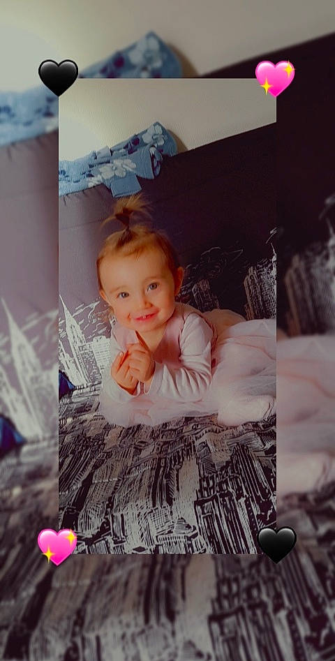 Julya participe au concours pour gagner de l'argent avec cette photo : baby, baby_toddler_clothing, child, event, fashion_accessory, flash_photography, hairstyle, happy, joy, lighting, linens, magenta, pattern, person, photograph, pink, room, sitting, snapshot, stock_photography