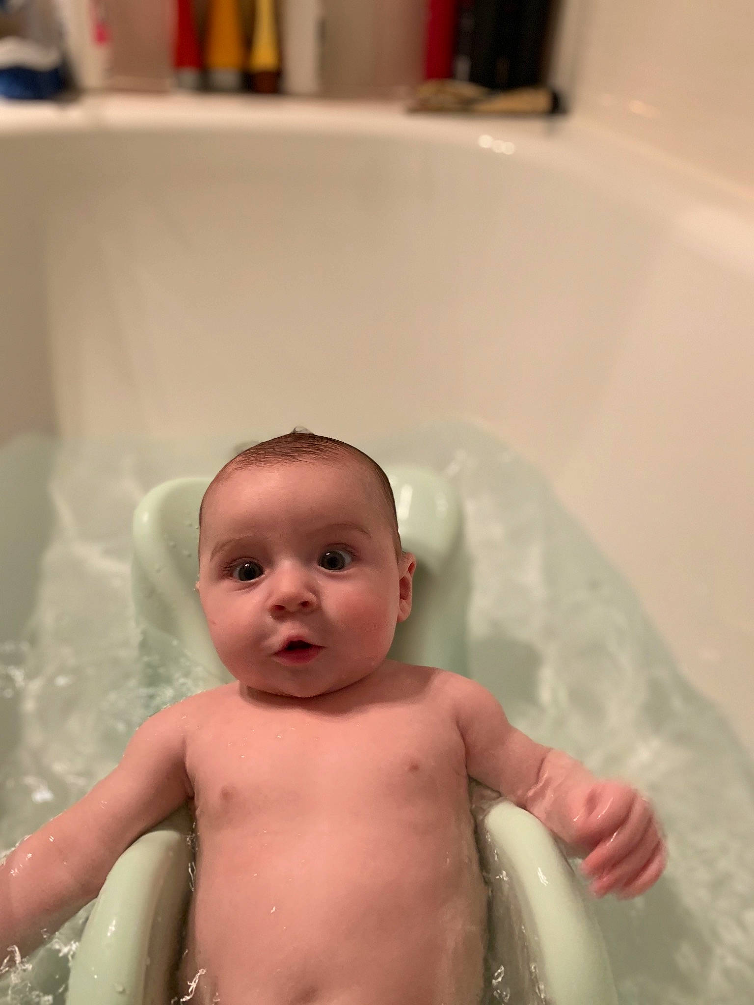 Djulya participe au concours pour gagner de l'argent avec cette photo : baby, baby_bathing, bathing, bathroom, bathtub, cheek, ear, eye, eyebrow, face, fluid, hairstyle, head, iris, mouth, person, photograph, product, skin, stomach