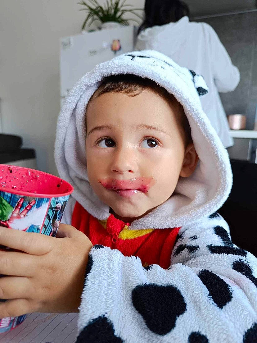 Attilio participe au concours pour gagner de l'argent avec cette photo : baby, baby_toddler_clothing, bow_tie, cap, carmine, child, collar, eyelash, fashion_accessory, fur, happy, headgear, pattern, person, plaid, sitting, skin, sleeve, toddler, toy