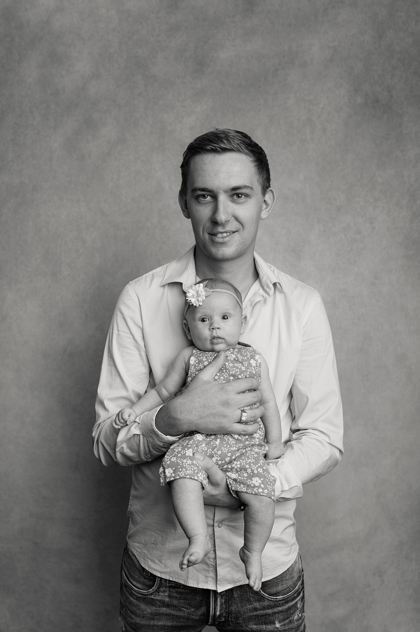 Maddy participe au concours pour gagner de l'argent avec cette photo : abdomen, baby, black_and_white, child, facial_expression, flash_photography, fun, gesture, grey, happy, jewellery, joy, monochrome, monochrome_photography, person, shorts, shoulder, smile, style, t_shirt