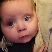 Andrea a rejoint le concours — aidez-le/la à gagner de superbes lots ! baby, blue_eyes, blanket, close_up, cute, face, hand, infant, pacifier, person, portrait, soft, skin, toddler, young_child, expression, indoors, warm, comfort, clothing