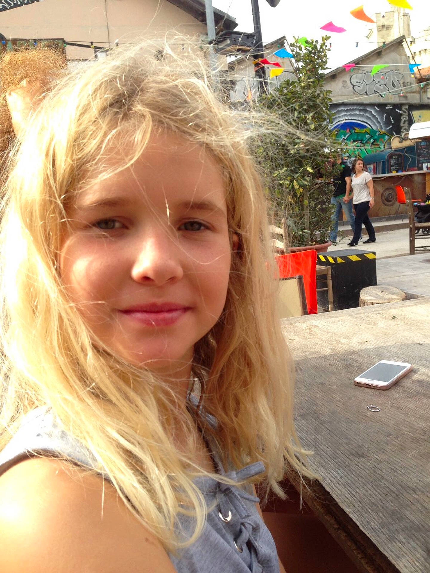 Sophie a rejoint le concours — aidez-le/la à gagner de superbes lots ! blond, brown_hair, eye, face, fun, girl, hair, hair_coloring, hairstyle, happiness, head, human_hair_color, joy, long_hair, nose, person, selfie, smile