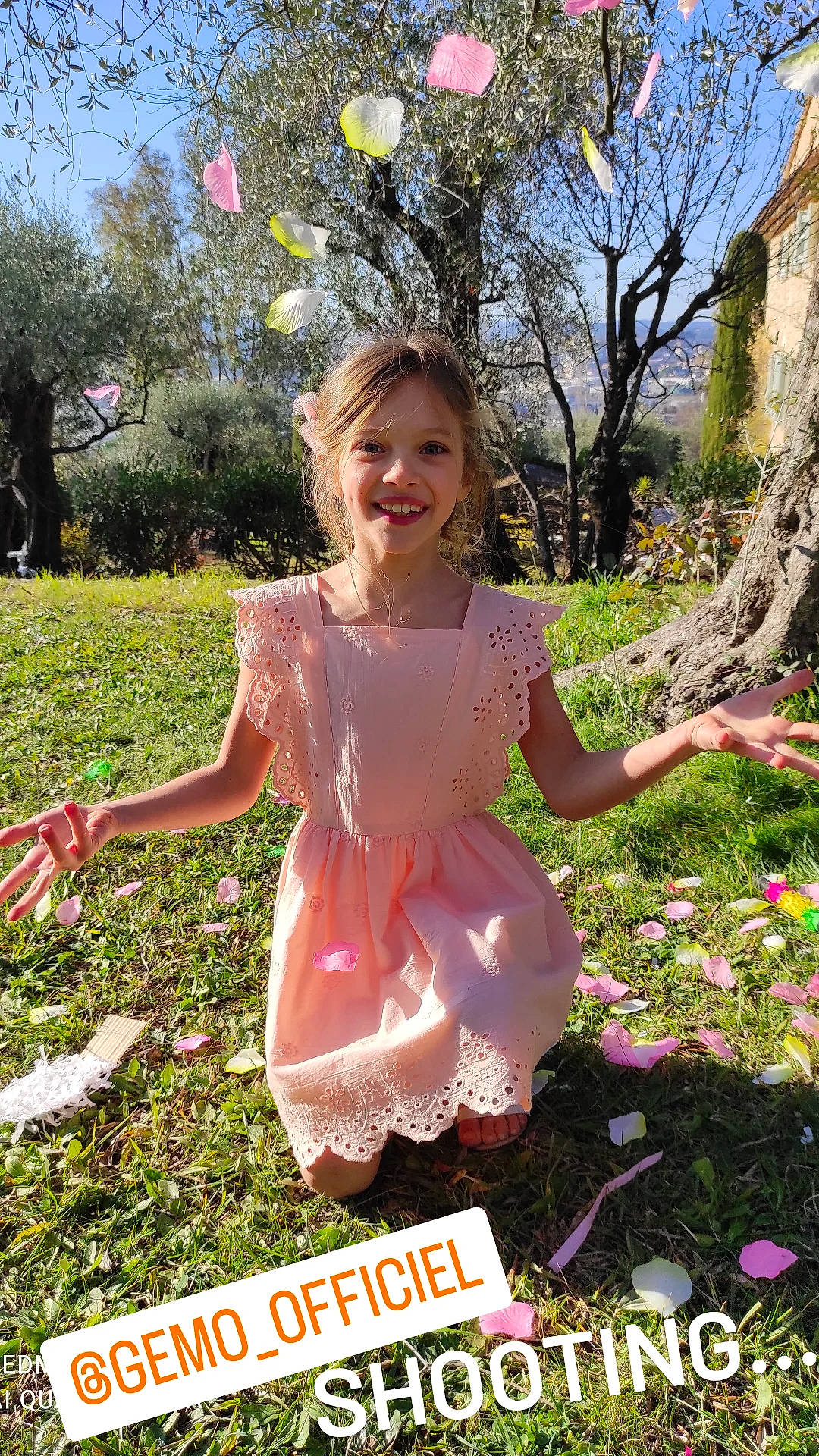 Lynna a rejoint le concours — aidez-le/la à gagner de superbes lots ! baby_toddler_clothing, botany, event, flower, fun, grass, groundcover, happy, joy, leaf, leisure, magenta, people_in_nature, person, petal, pink, plant, shrub, sky, smile