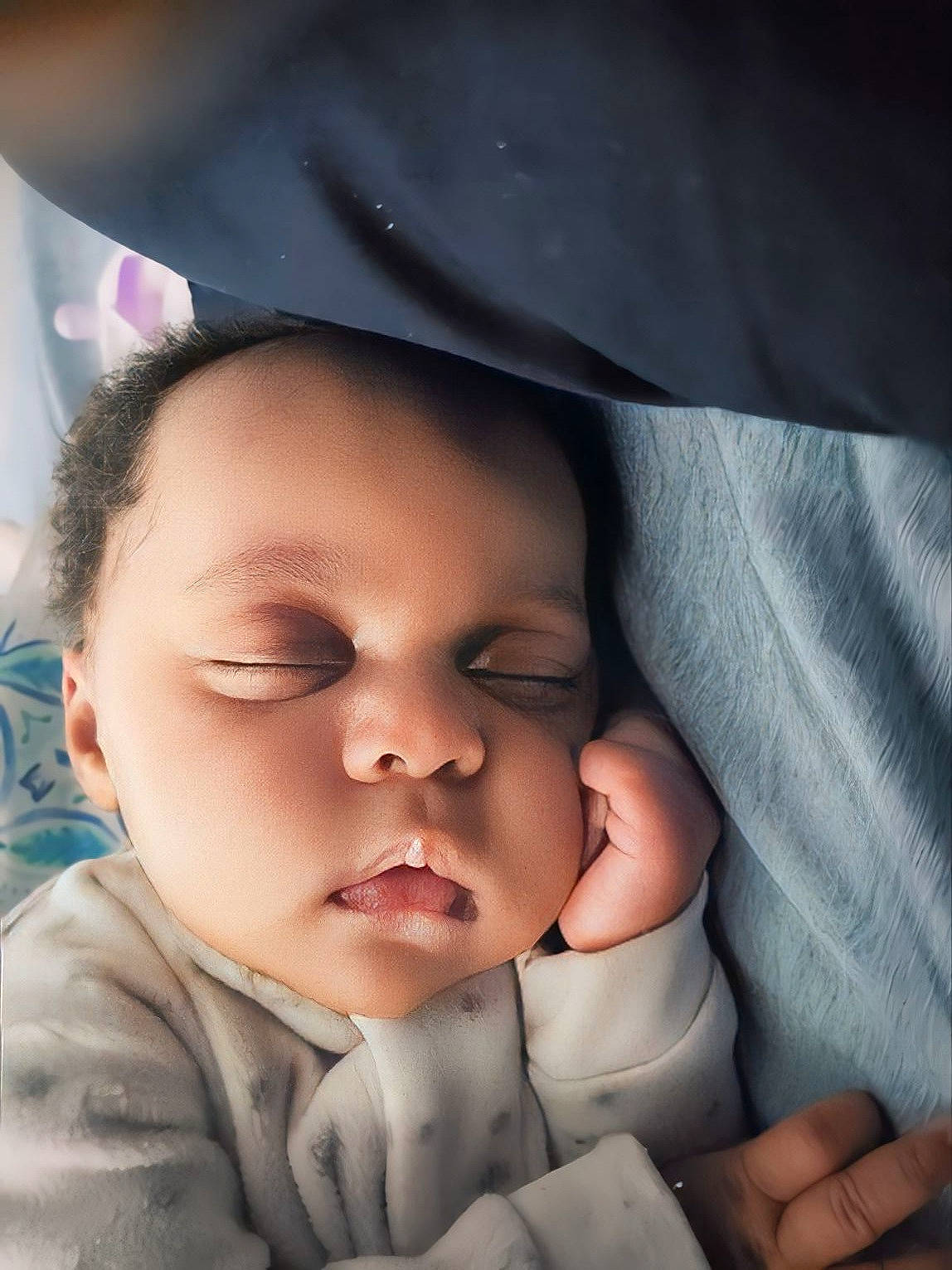 Parispaula is registered to the contest to win money with this photo: baby, cheek, child, chin, comfort, eyebrow, finger, flash_photography, fun, gesture, hand, happy, iris, lip, mouth, nose, person, skin, smile, thumb