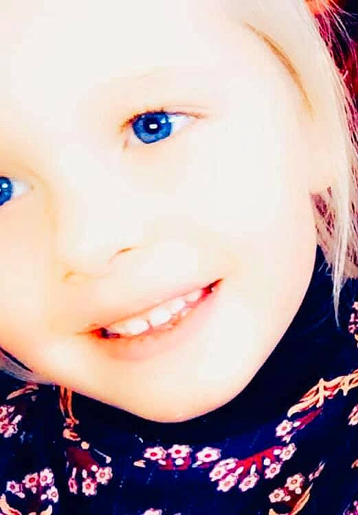 Luisa participe au concours pour gagner de l'argent avec cette photo : azure, blue, cheek, chin, ear, eye, eyebrow, eyelash, flash_photography, forehead, hairstyle, happy, iris, jaw, lip, mouth, neck, nose, person, skin