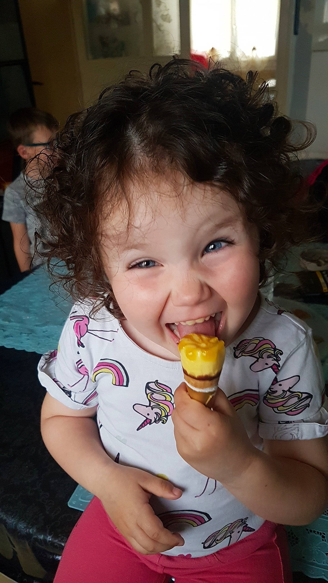 Brittany a rejoint le concours — aidez-le/la à gagner de superbes lots ! child, eating, food, joy, junk_food, person, smile, sweetness, toddler