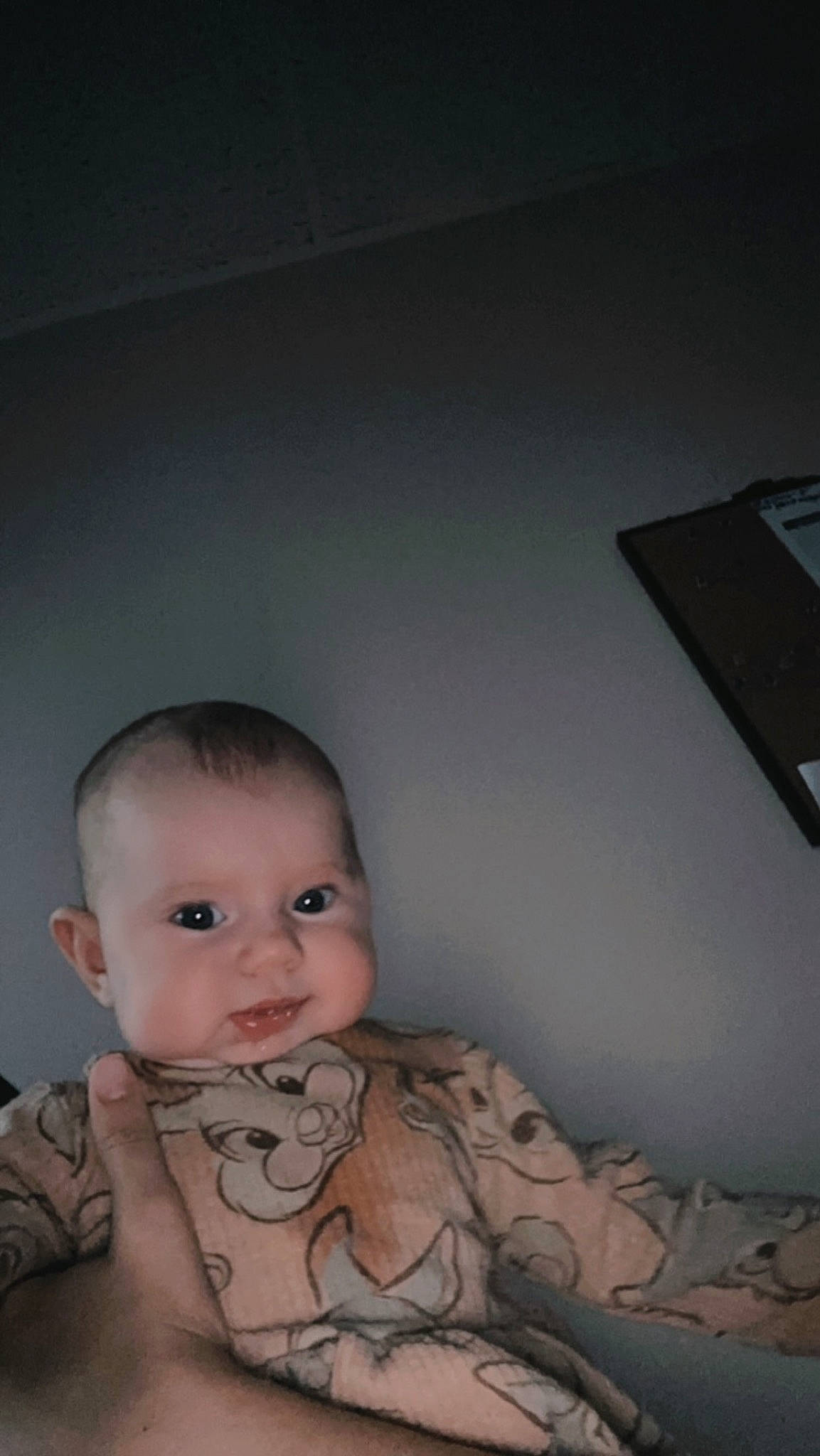 J.l.d is registered to the contest to win money with this photo: baby, baby_toddler_clothing, chair, cheek, child, comfort, darkness, flash_photography, flooring, fun, fur, happy, nose, office_equipment, person, remote_control, room, sitting, toddler