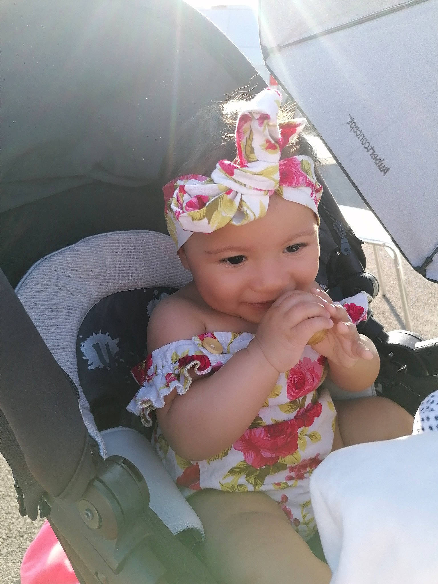 Kaïssia a rejoint le concours — aidez-le/la à gagner de superbes lots ! baby, baby_products, baby_toddler_clothing, cap, car_seat, chair, child, costume, event, fashion_accessory, fun, hairstyle, headband, headpiece, headwear, magenta, person, personal_protective_equipment, pink, sitting