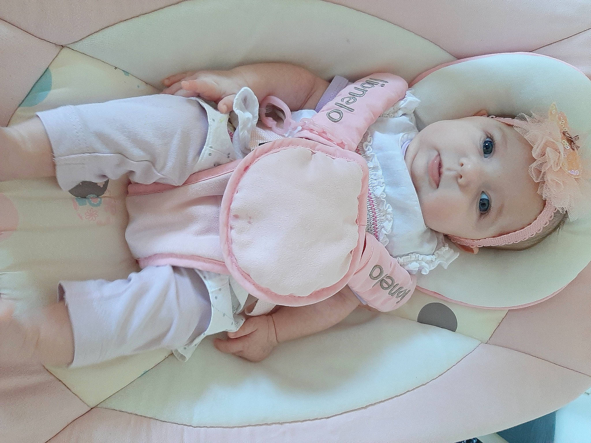 Neyla participe au concours pour gagner de l'argent avec cette photo : baby, baby_products, child, headwear, person, pink, product, skin, toddler