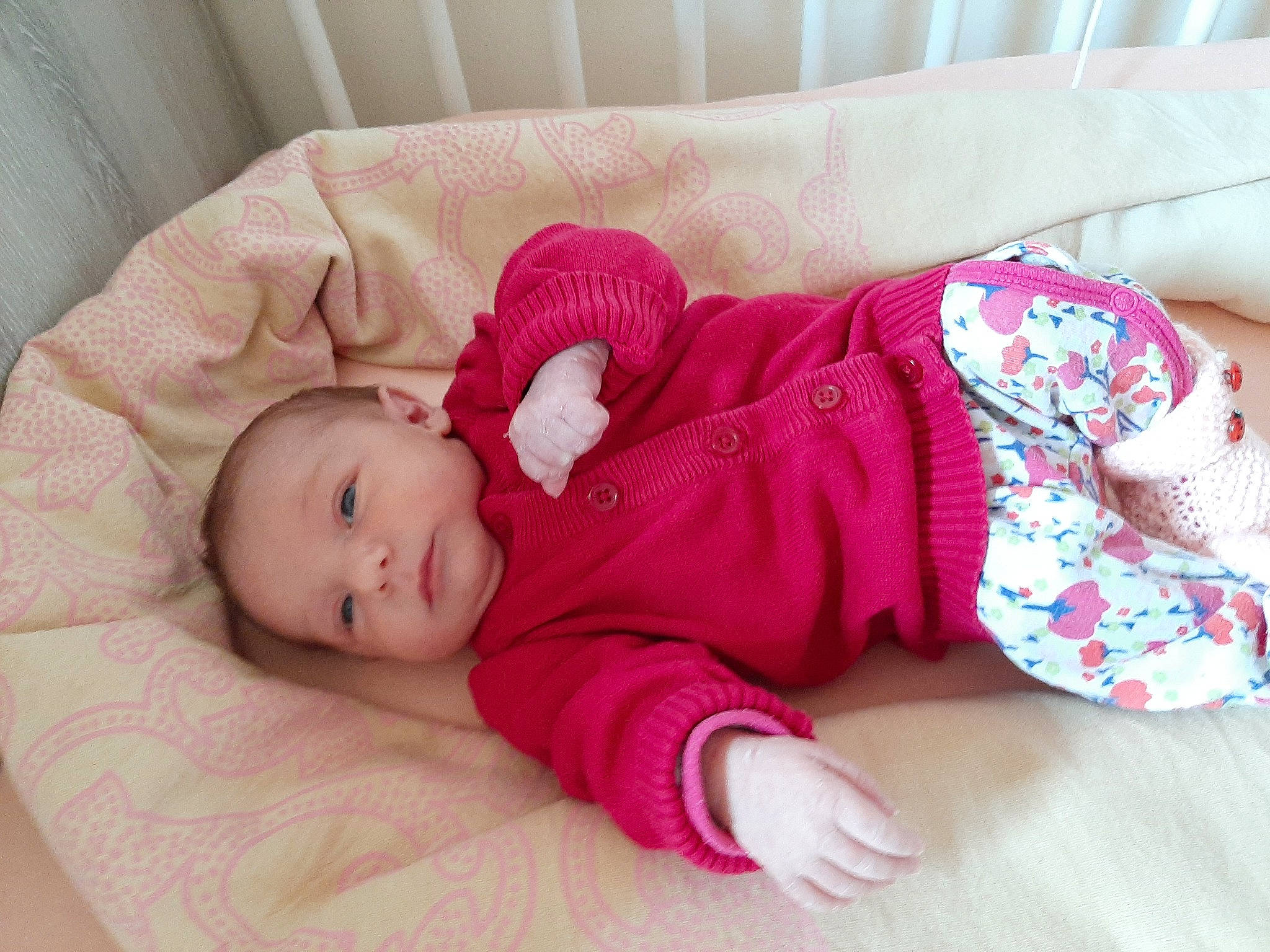 Neyla a rejoint le concours — aidez-le/la à gagner de superbes lots ! baby, baby_products, baby_sleeping, baby_toddler_clothing, bedtime, child, comfort, person, pink, product, skin, sleep, toddler